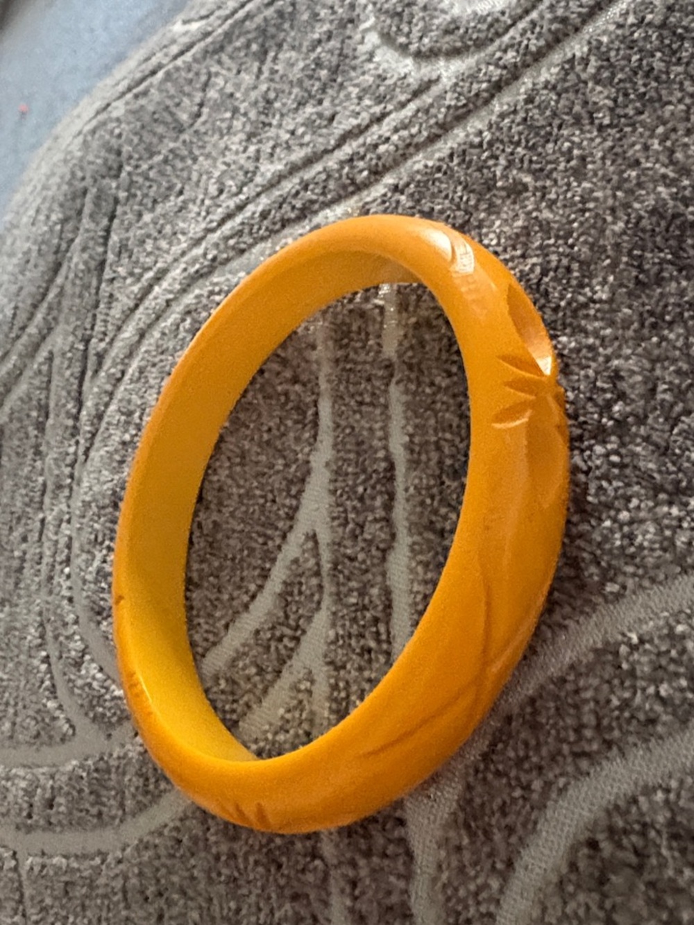 Yellow Carved Bakelite excellent Bangle Bracelet - Women Accessories vintage